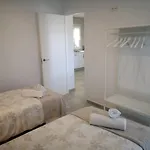 Arco De La Villa,solo Familia Y Parejas,parking Gratuito
