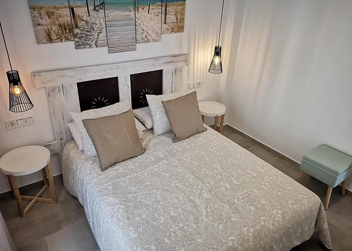 Arco De La Villa,solo Familia Y Parejas,parking Gratuito كونيل ذي لا فرونتيرا