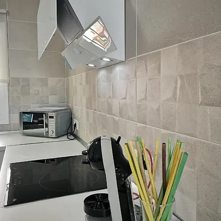 Arco De La Villa,solo Familia Y Parejas,parking Gratuito