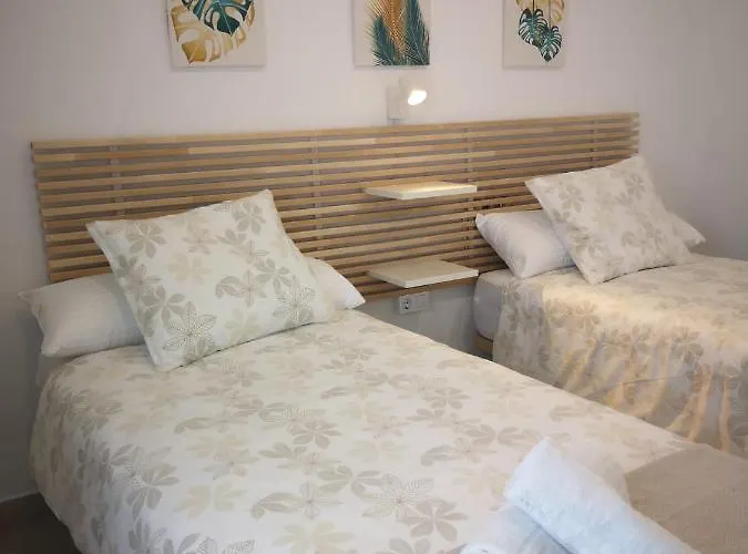 Arco De La Villa,solo Familia Y Parejas,parking Gratuito * קוניל דה לה פרונטרה